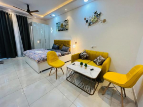 Cozy noida studio super comfy